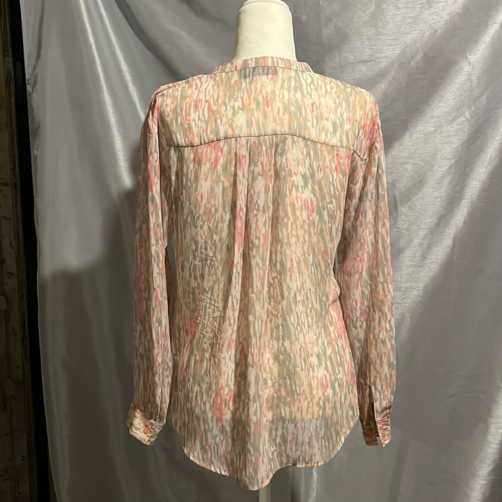 Sheer 3 button tunic - Picture 3 of 6